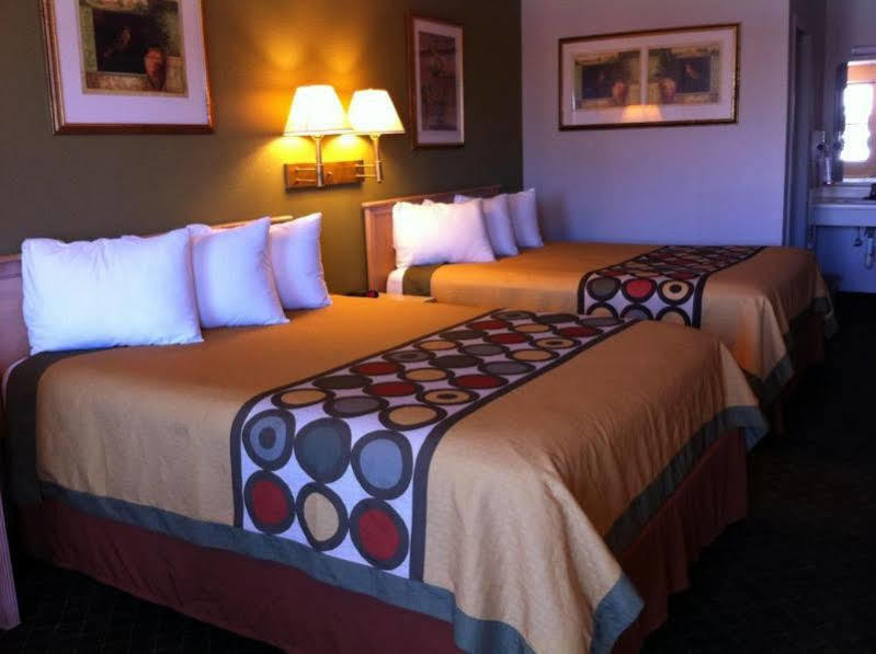 Super 8 By Wyndham Fredericksburg Exterior foto